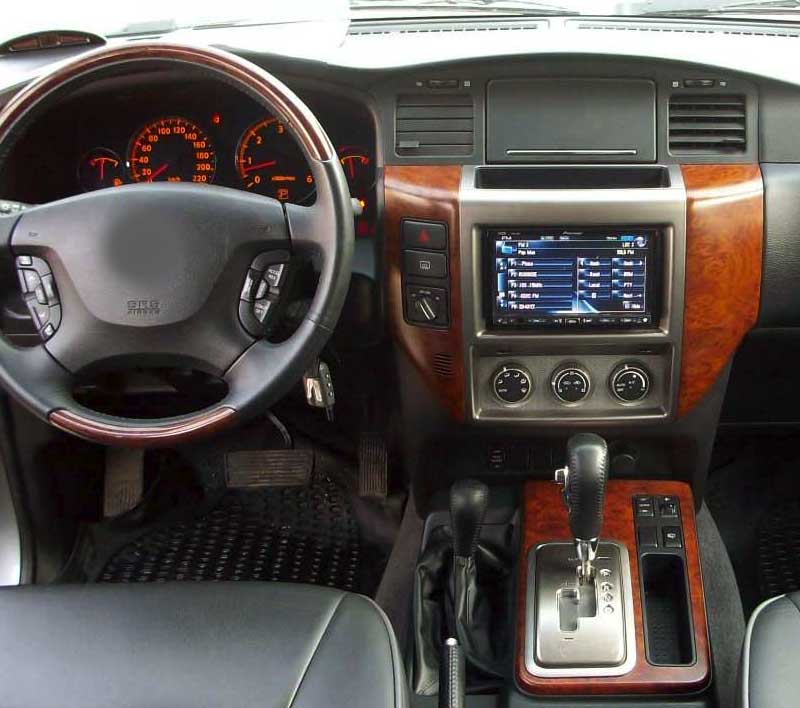 Nissan Patrol Y61 2004-2012 factory radio
