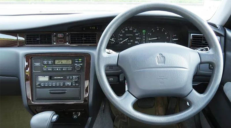 1994-1998 Toyota Crown factory radio